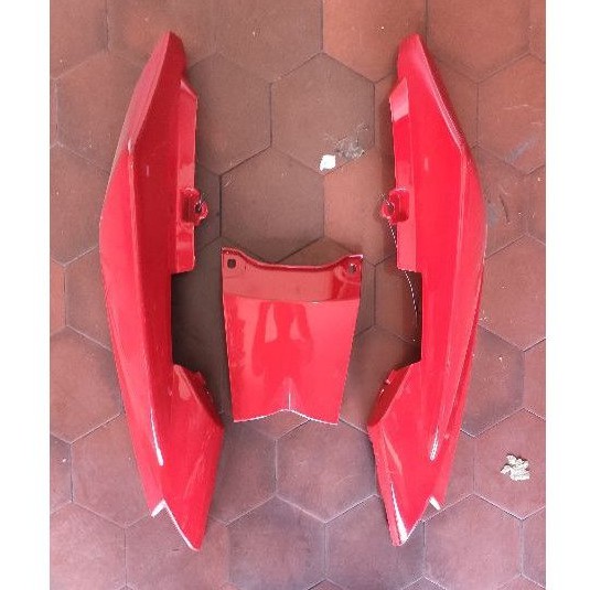Rabeta Completa Traseira Ybr 125 Factor 2013 A 2015 Vermelha - MINIMO DETALHE DE RISQUINHO NA PINTURA