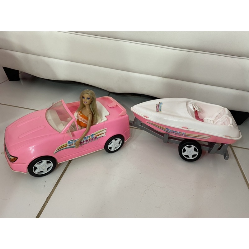 Carro e lancha da Barbie