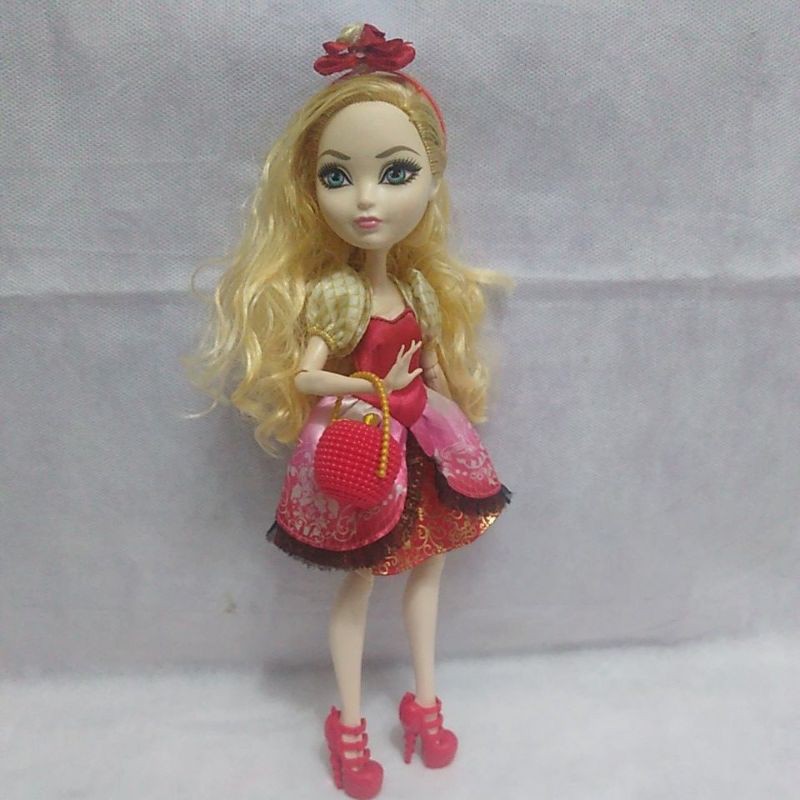 Boneca Ever After High Apple White