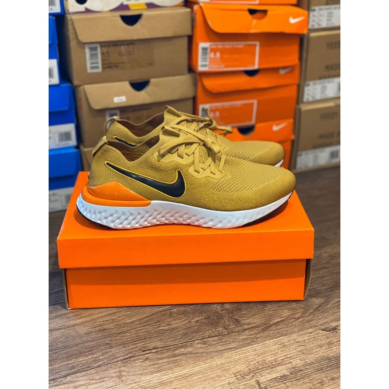 Nike epic sale gold