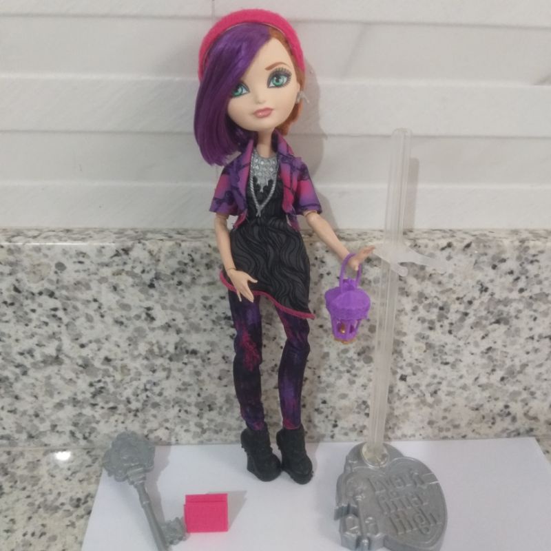 Boneca Ever After High Poppy o' Hair. LER A DESCRIÇÃO