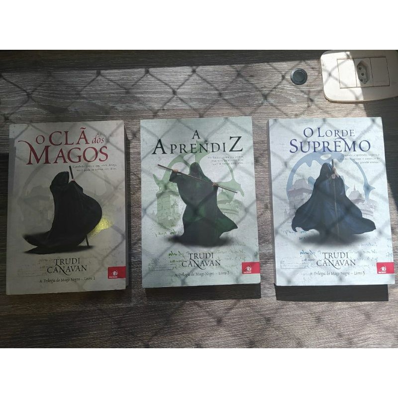 Trilogia O Mago Negro (completa) | Shopee Brasil