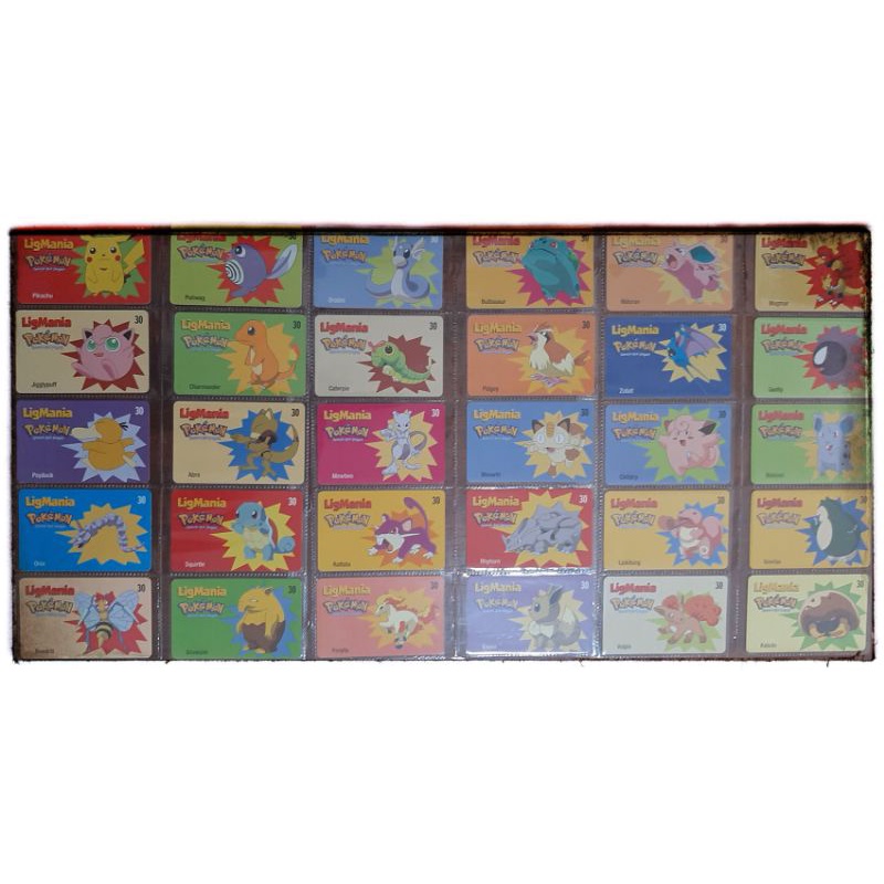 Brinquedos De Coleção Cartões Pokemon Isolados Em Fundo Branco Imagem de  Stock Editorial - Imagem de aquitânia, jogo: 240033084