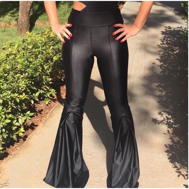 Calça flare hot sale preta couro