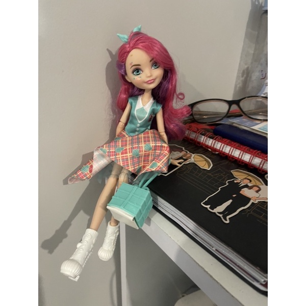 Boneca ever after high M