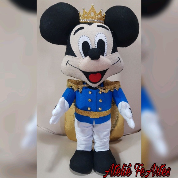 Artesanato -Mickey Realeza com aproximadamente 43 cm e altura confeccionado em feltro, Produto 100% artesanal.