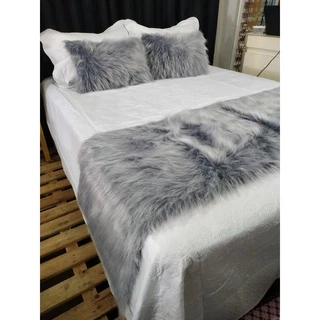 kit peseira pelo alto + almofada baguete 40x60 com enchimento luxo para cama cinza claro/mesclado