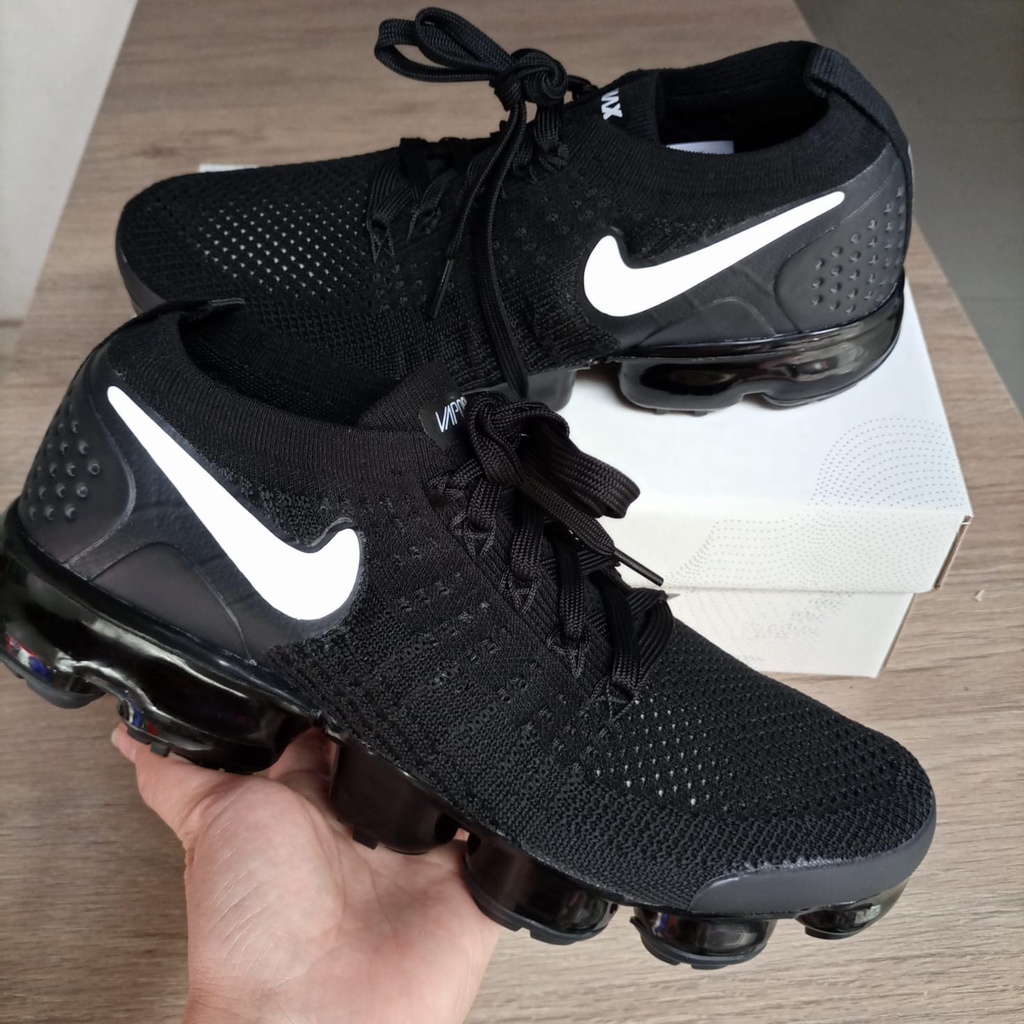 Nike vapormax flyknit 2.0 black best sale and white