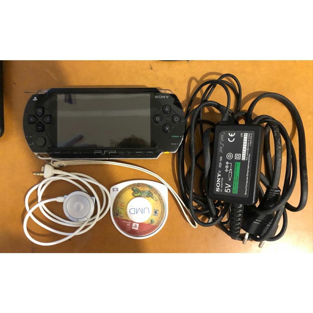 psp 1000 com jogo adaptador de fone e carregador todos originais praticamente novo