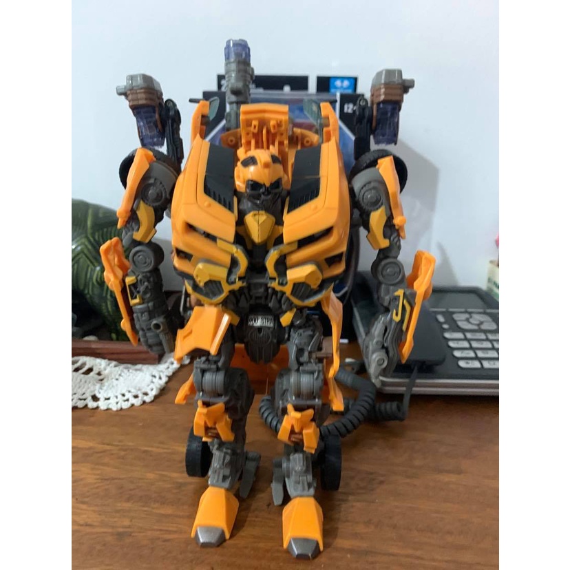 Transformers Bumblebee Leader Class Dotm Sem Caixa
