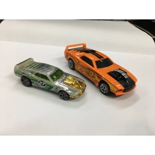 hot wheels carro Rivited esportivo muscle esc 1/64 e 1/43 mesmo carro da serie acceleracers