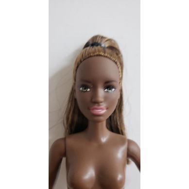 Barbie yoga negra feita para mexer MTM com corpo trocado