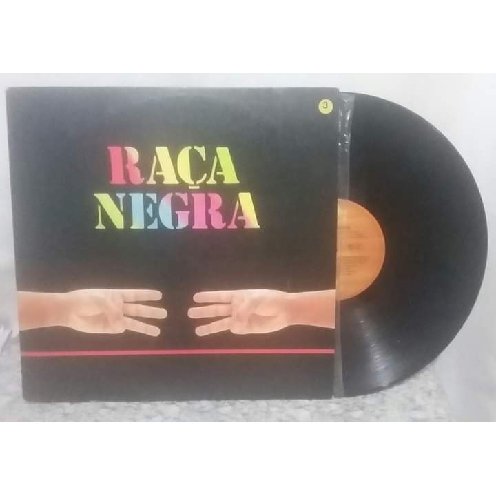 Em 1995 o grupo Raça Negra lançava a música É Tarde Demais