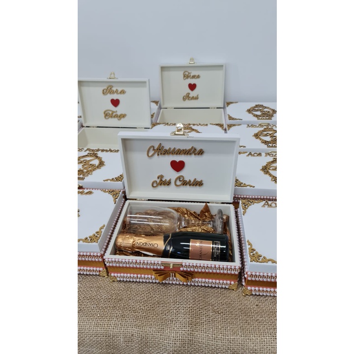 Caixa personalizada para padrinhos de casamento com brasão