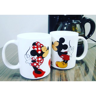 2 Canecas Mickey e Minnie se Beijando Dia dos Namorados