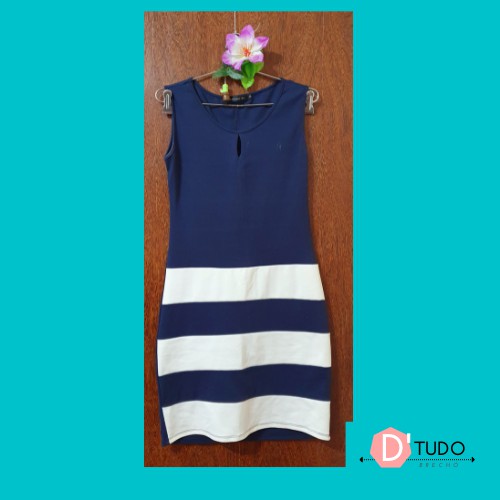 Vestido azul store com listra branca