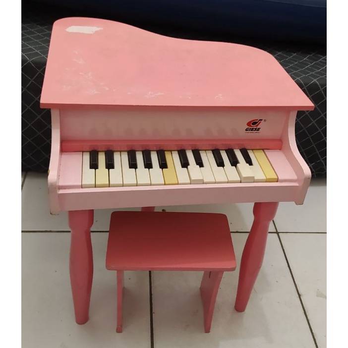 Piano infantil de madeira rosa