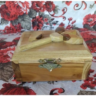 Caixa de madeira com flor de madeira para guardar joias de lembrança. Com Fecho - Madeira Teca - maciça. Glamour - Ideal para presentes.