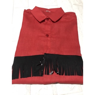 camisa country nos tamanhos 12,14 com franja na frente e estampa nas costas