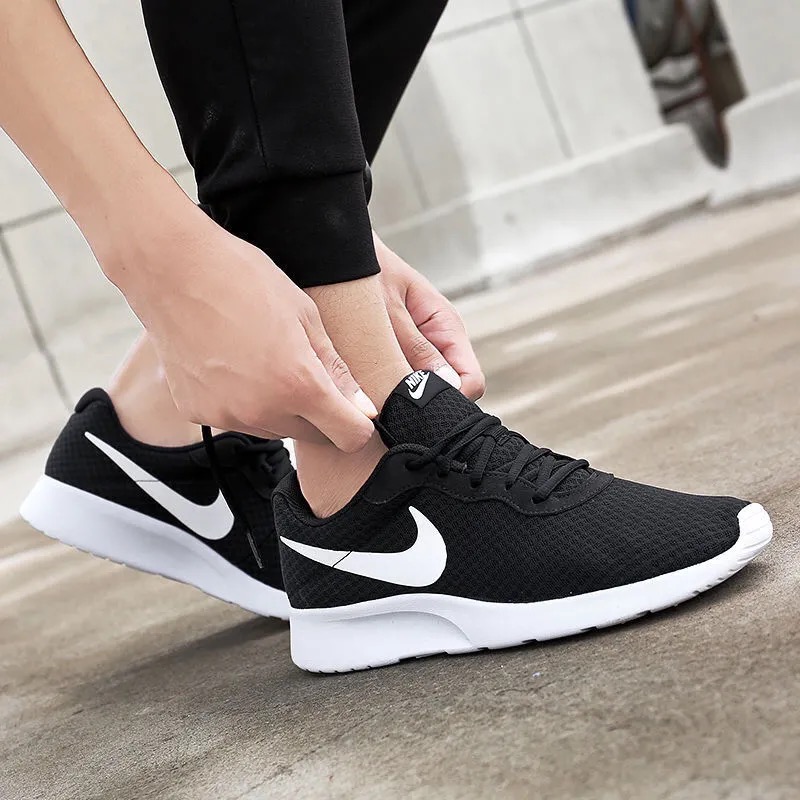 Nike tanjun athletic sales shoes