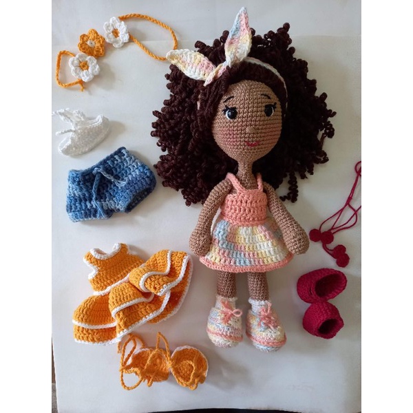 Boneca Pietra e Roupinhas Amigurumi