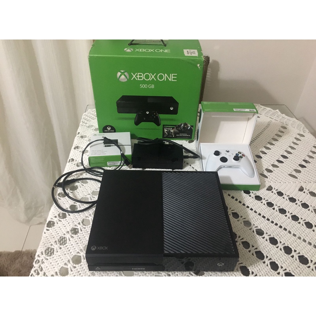 Console XBOX ONE 500 GB com leitor Blu-ray + Novo Sensor Kinect +