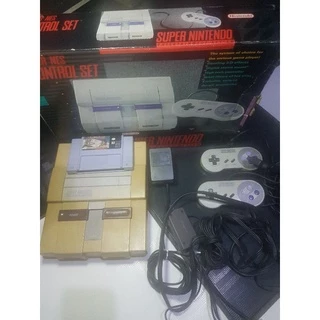 super Nintendo completo com uma fita paralela. um botão start precisa de reparo. Controles não estão cem por cento bonitos
