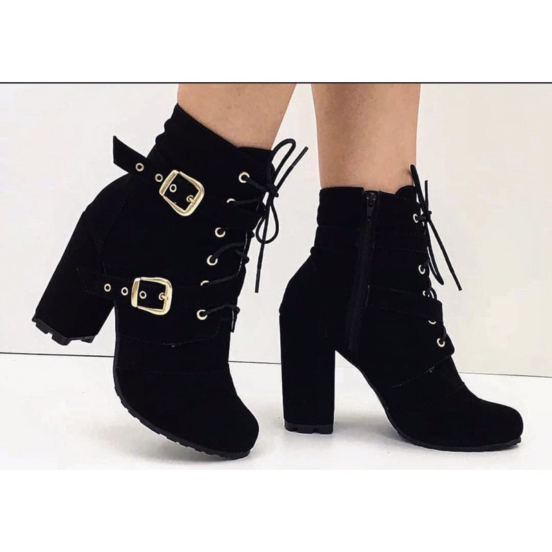 Botas femininas com store fivelas