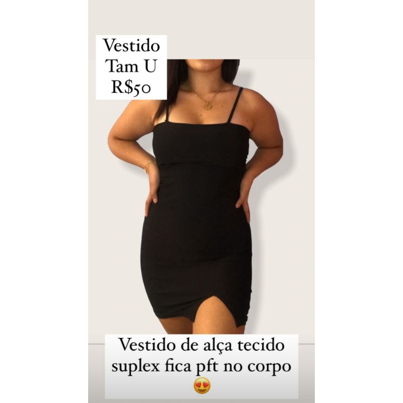 Vestido curto com corte na sale perna