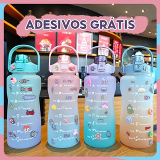 Garrafa de água portátil de 2 litros com copo de plástico de palha