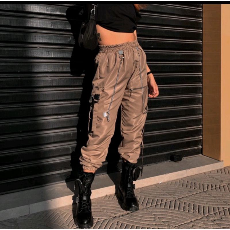Calça Feminina Cargo Jogger Corrente Beje Preta com Bolso e corrente ...