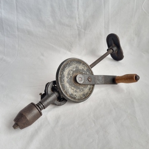 Furadeira Manual A Manivela Antiga Em Ferro Maciço Usada