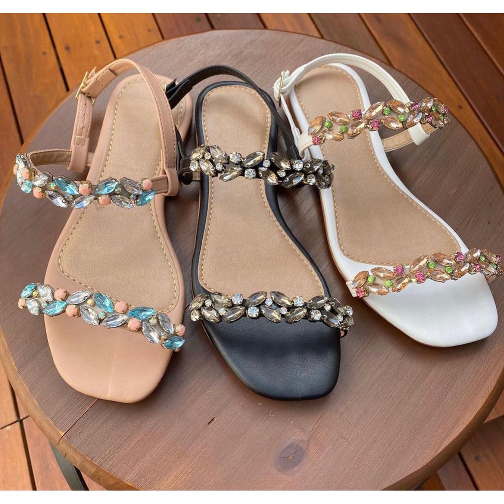 Sandalias rasteiras com store pedrarias