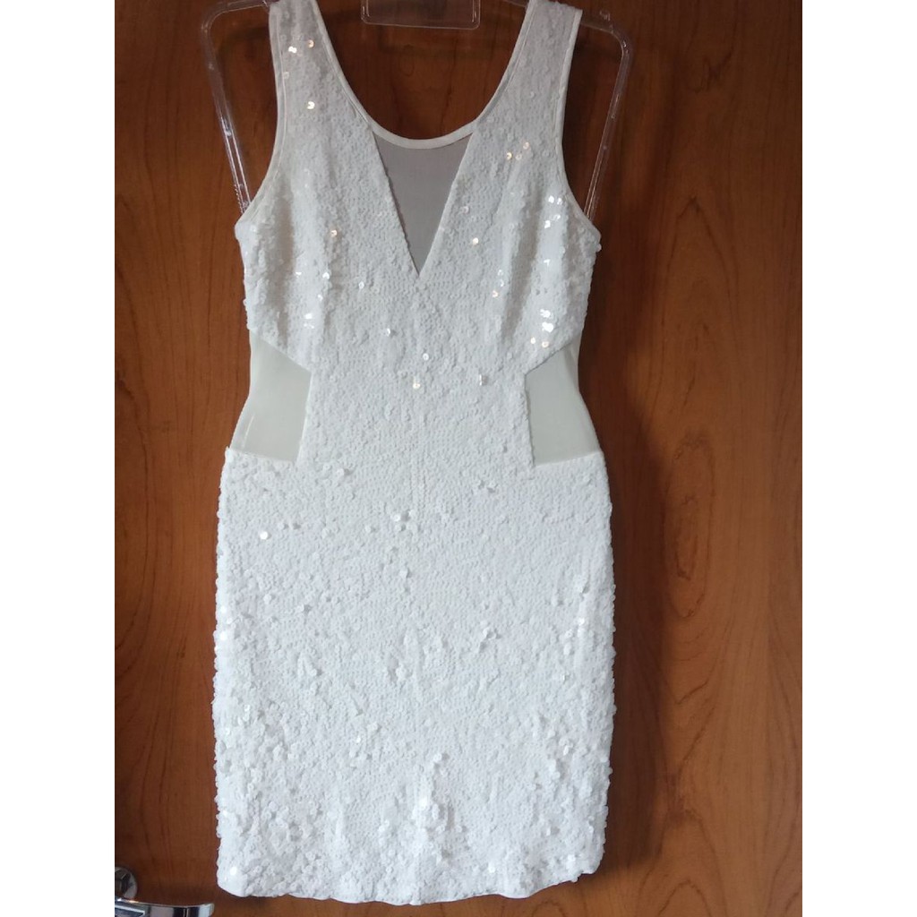 Vestido de best sale paete branco curto