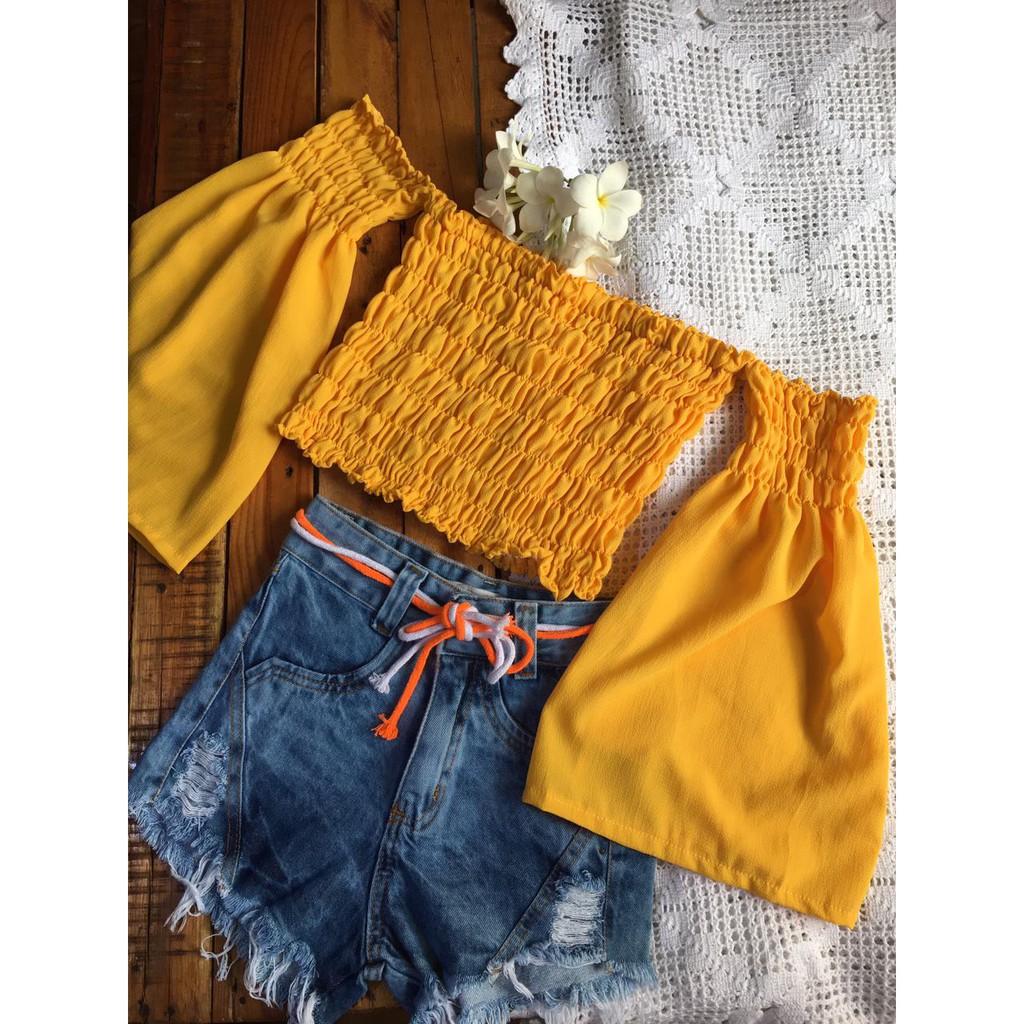 Short jeans e store blusa