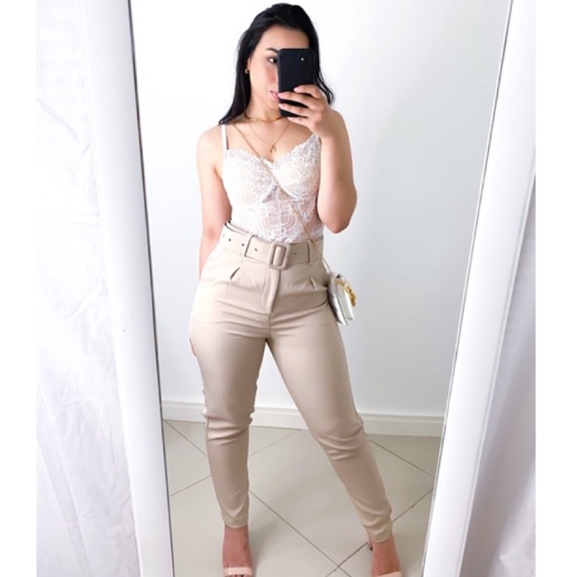 Calça bege hot sale alfaiataria feminina