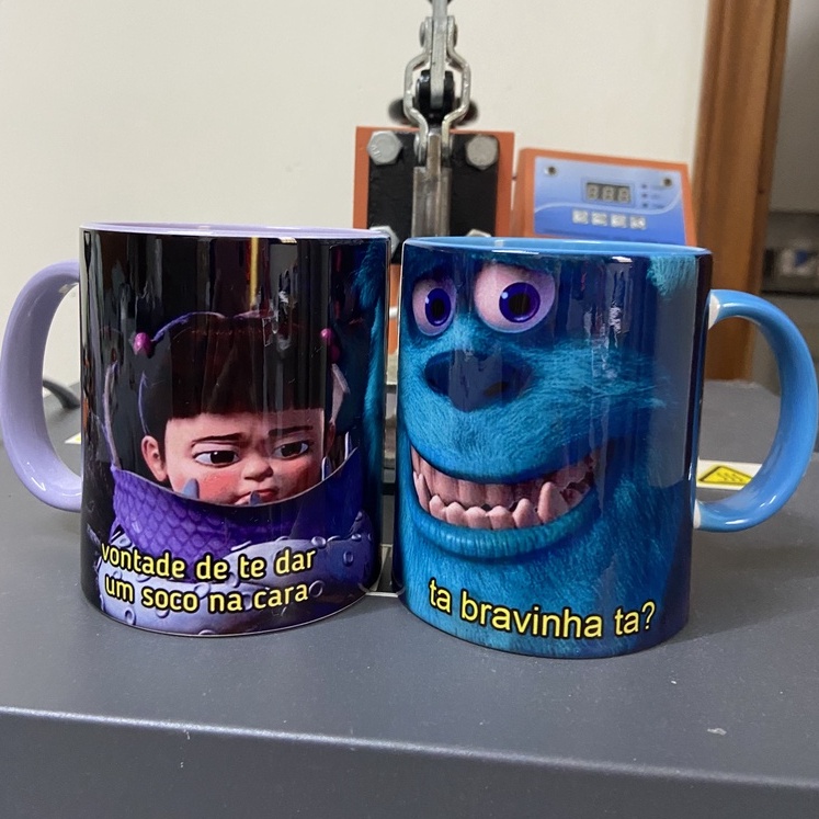 UMA Caneca de Porcelana Personalizada Monstros SA