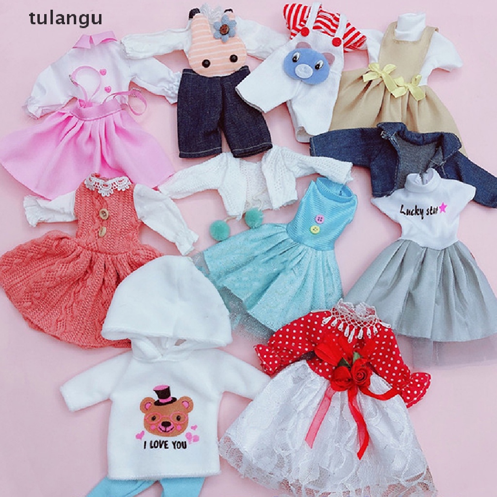Pink overalls with cute face  Foto de roupas, Roupas de unicórnio,  Vestidos de boneca de papel