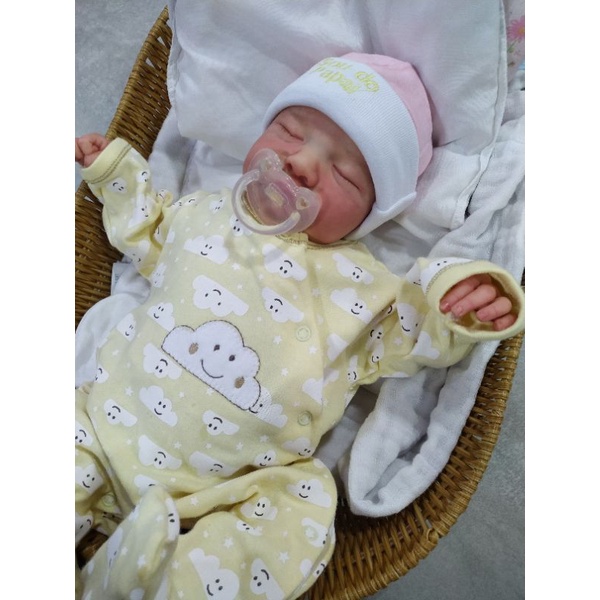 Boneca realista de bebê WXDLLI, bebê reborn de 46 cm de silicone macio  realista, recém-nascido dormindo, bonecas para meninas, feita à mão para  crianças a partir de 3 anos : : Brinquedos