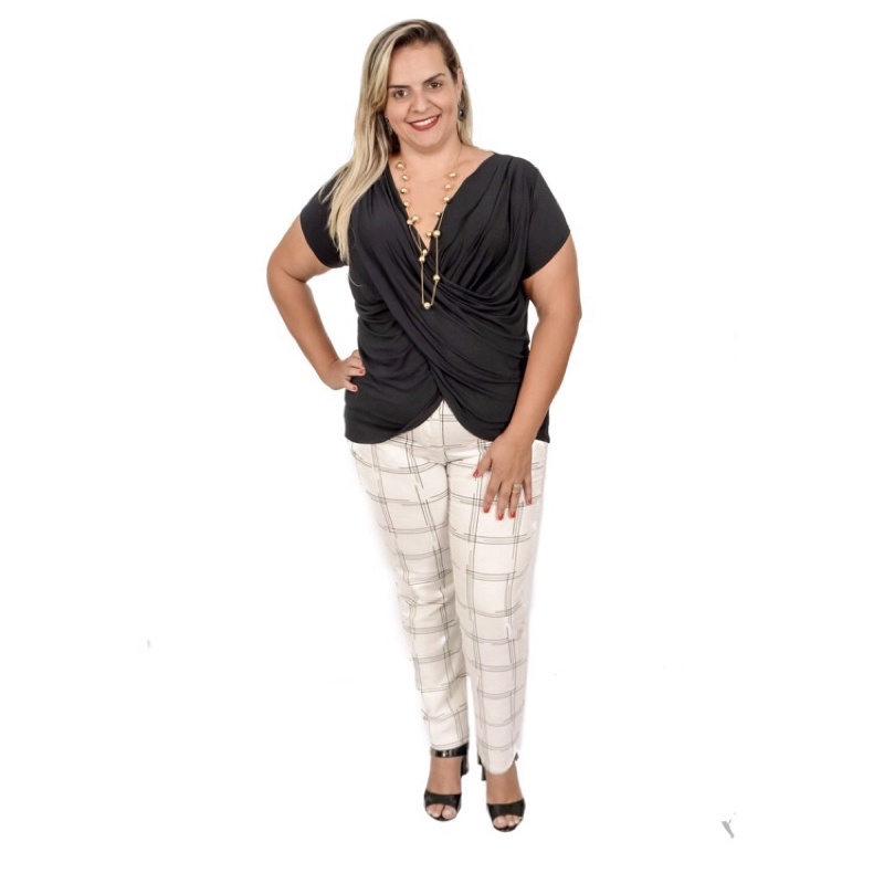 Blusa Plus Size em Malha com Decote Transpassado