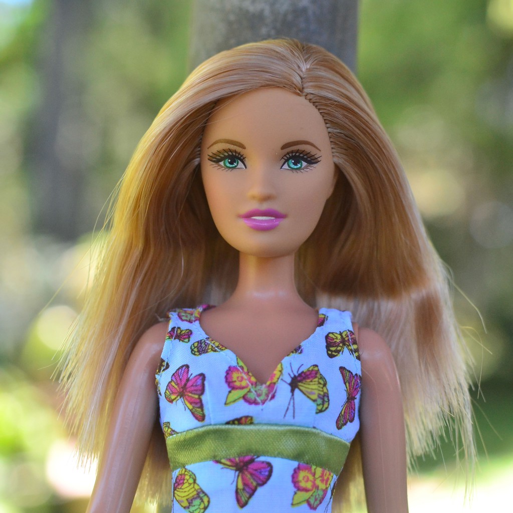 Barbie antiga vestido azul