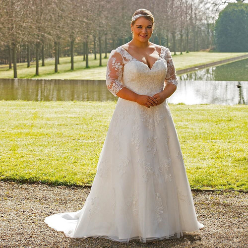 Vestido de noiva plus store size para casamento no campo