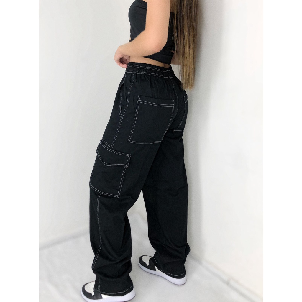 Calça cargo preta costura branca, Calça cargo preta