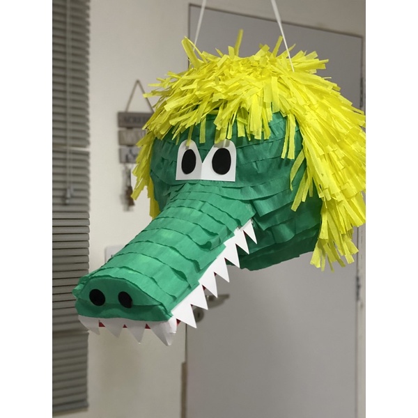 Pinhata Cuca Sitio do Picapau Amarelo GRANDE - com bastão, tapa olhos e confetes - Pinhatas Nacionais