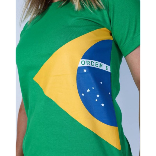 Camisa do Brasil verde com bandeira
