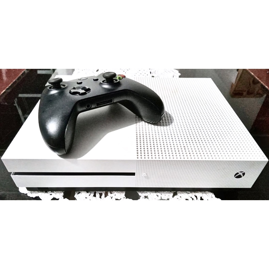 Xbox One S 1TB usado em perfeito estado