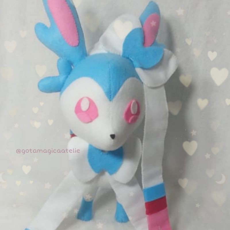 pelucia pokemon sylveon shiny eevee evolução feito á mão aprox 30