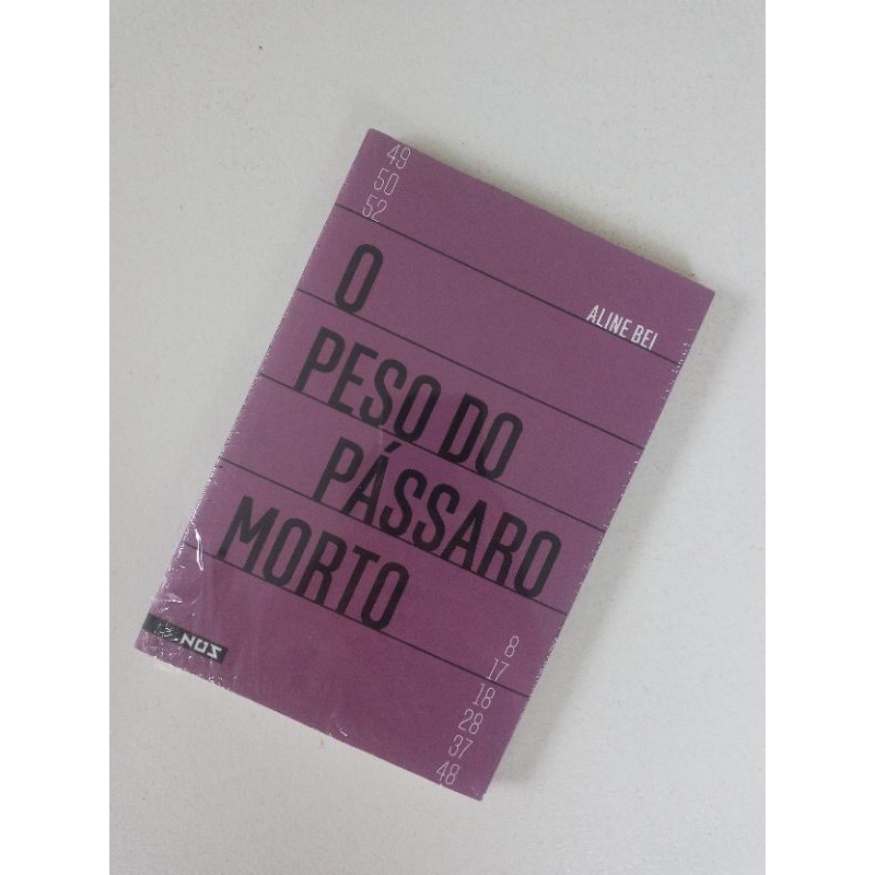 Livro O peso do pássaro morto. | Shopee Brasil