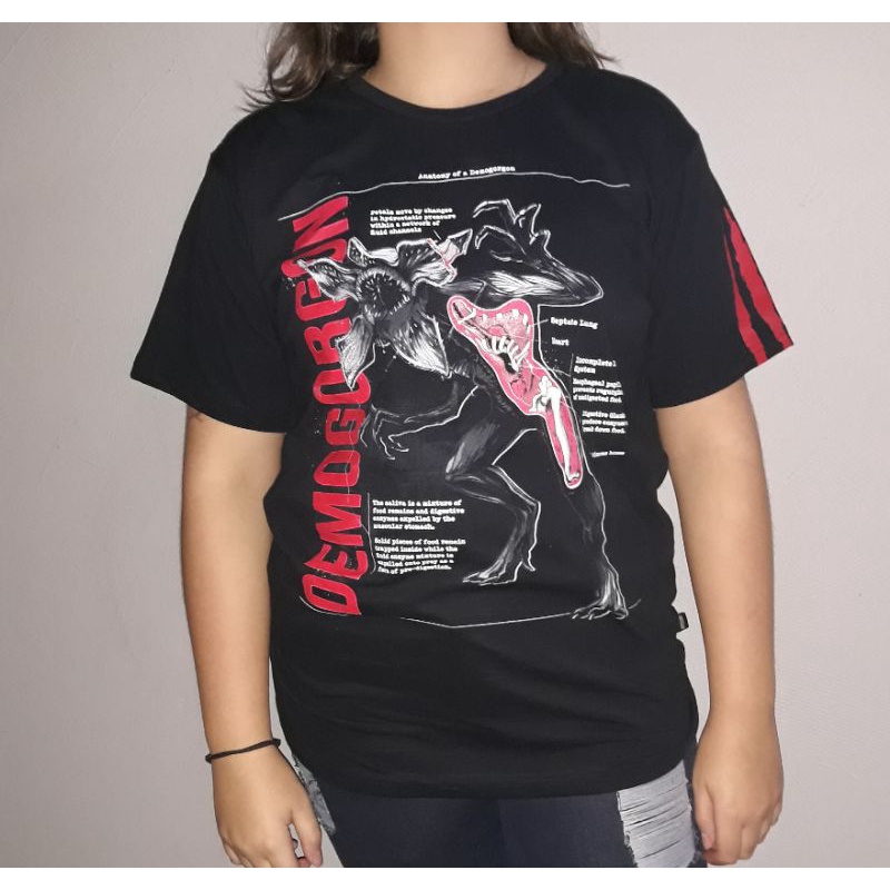 Camiseta Piticas Stranger Things Anatomy Demogorgon lan amento adulto Plus size