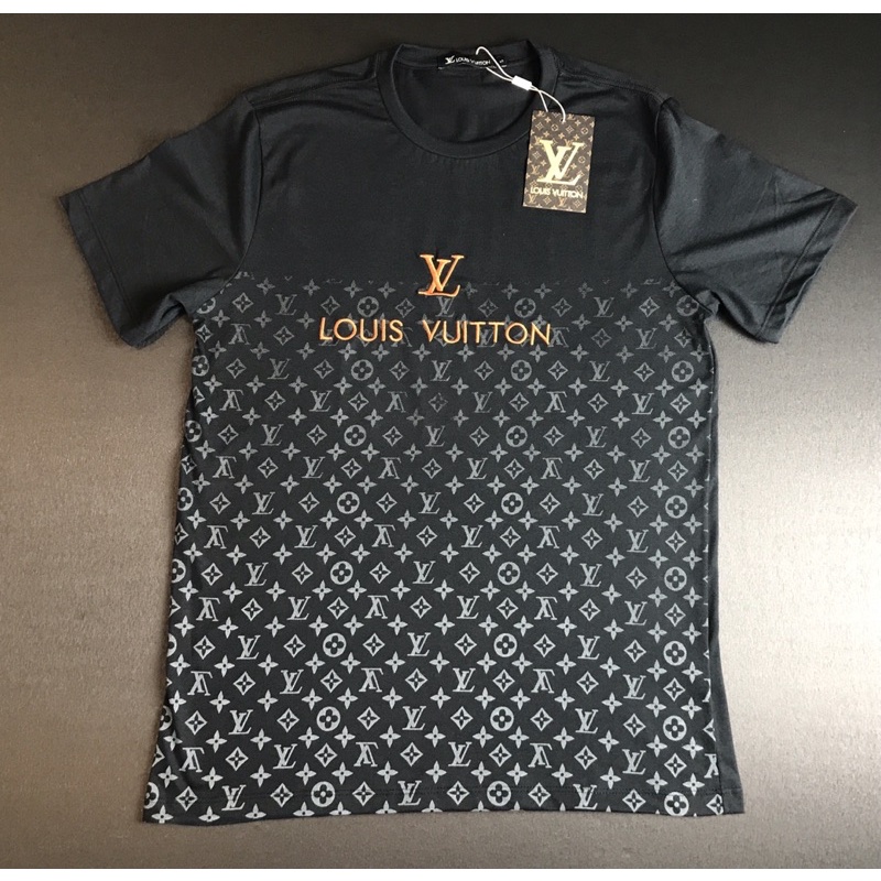 Camiseta Louis Vuitton LV com Corrente - P&B Griffe